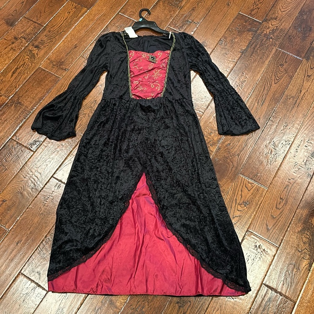 Totally Ghoul Women’s Gothic Queen Costume Size Medium NEW